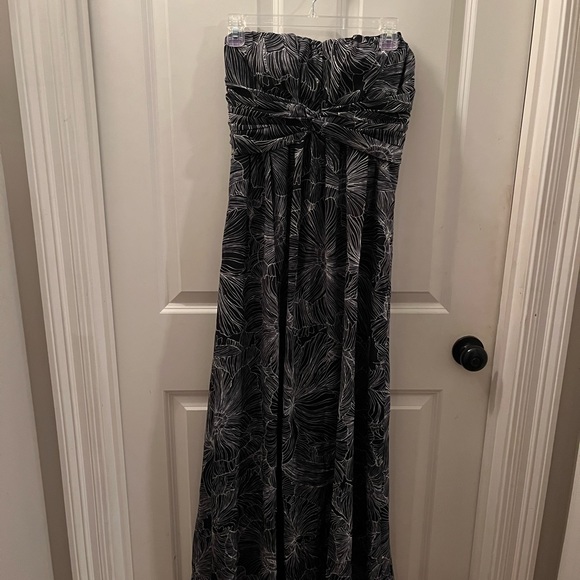 Jessica Simpson Dresses & Skirts - RETAIL $98 Jessica Simpson black and white strapless dress